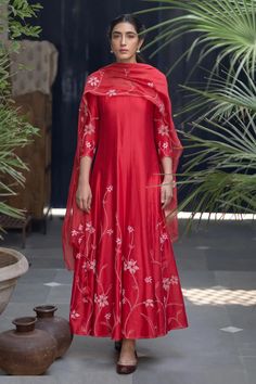 Chanderi Anarkali, Floral Anarkali, Red Anarkali, Anarkali With Dupatta, Designer Anarkali Dresses, Latest Dress Design, Designer Anarkali, Designer Saree Blouse Patterns, Trendy Dress Outfits