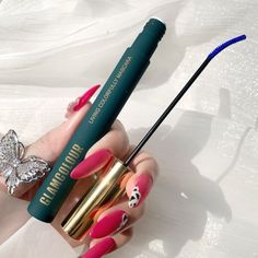 Long-lasting Waterproof Mascara:This magic colorful mascara is designed to last all day, resisting water and smudges. It's perfect for those long, busy days when you your to stay put. Smear-proof and Easy to Apply:The mascara is easy to apply, ensuring smooth and even coating every time. It's smear-proof, so you don't have to worry about any mess or smudges. Volumizing and Thickening:This mascara not only lengthens but also volumizes and thickens your lashes, giving them fuller, prominent look. Non Smearing Mascara, Mascara White, Colorful Mascara, White Mascara, Color Mascara, Sharp Eyes, Thickening Mascara, Lower Eyelashes, Lengthen Eyelashes