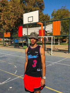 Basketball Fashion Mens, Basketball Jersey Outfit Men, Sleeveless Outfit Men, Nike Photoshoot, Drip Ideas, Basketball Streetwear