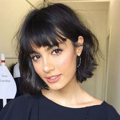 Short Brunette Hair, Rambut Brunette, Chic Haircut, Messy Bob, Haircuts With Bangs, Short Bob Hairstyles