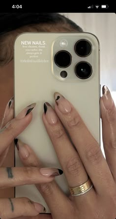 Small Detail Nails, Almond Nail Minimalist, Earth Tone French Tip Nails, Fall Minimal Nails, Fall Nails 2023 Ombre, Cute Almond Nails Design French Tip, Allyiahsface Nails, Allyiahsface Hair, European Nails Trends 2023