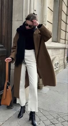 Brown Coat Outfit, Surfergirl Style, Long Coat Outfit, Trench Coat Fall, Europe Outfits, Chique Outfits, Coat Outfit, Brown Coat