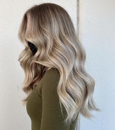 Blonde Hair Inspo For Brunettes, Platinum With Shadow Root, Dirty Blonde Balayage Hair, Lived In Ash Blonde, Rooty Blonde Balayage, Champagne Blond, Lived In Blonde, Baylage Hair