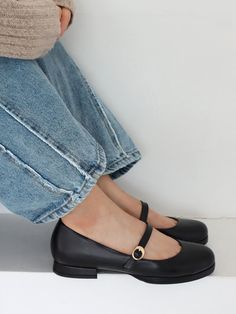 Composition : COW leatherColor : BLACKCountry of Origin : KOREA Business Casual Women's Shoes, Cute Business Shoes, Comfortable Elegant Shoes, Business Casual Work Shoes, Comfy Office Shoes, Cute Church Shoes, Outfit Ideas With Mary Jane Shoes, Capsule Shoes Women, Smart Casual Shoes Women