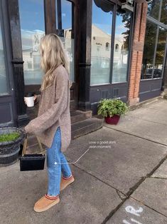 Taz Slippers Outfit, Tasman Slipper Outfit Ideas, Ugh Razz Slipper Outfit, Women’s Ugg Slippers Outfit, Ugg Tazz Vs Tasman, Outfits For Ugg Slippers, Outfits With Tasman Slippers, Ugh Tazz Outfits, Style Tasman Uggs