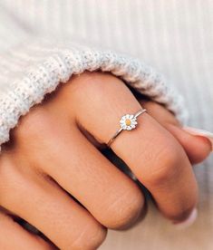 Pura Vida Daisy Ring - Women's Jewelry in Silver | Buckle Women Accessories Ideas, Casual Rings Women, Silver Rings For Women Simple, Simple Cute Rings, Simple Rings Everyday Casual, Cute Rings For Teens, Simple Rings Silver, Cute Simple Rings, Cute Rings Aesthetic