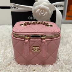 Brand New 21k Chanel Pink Caviar Vanity. Light Gold Hardware. Sold Out Everywhere! Limited Collection. Beautiful Pink. Coco Chanel Handbags, Purse Tower, Pink Chanel Bag, Chanel Beach, Chanel Bag Outfit, Designer Handbags Chanel, Materialistic Things, Chanel Mini Square, Chanel Vanity