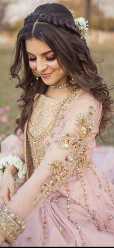 Lehenga Hairstyles, Pakistani Bridal Hairstyles, Hairstyles For Gowns, Engagement Bride