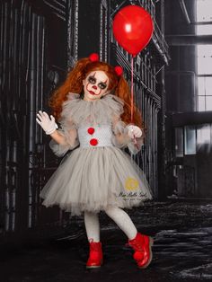 Costume For Halloween Kids, Halloween Costumes Girls Kids, It Clown Makeup, Penny Wise Makeup, It Halloween Costumes, Kids Halloween Costume Ideas, Halloween Kids Costumes, Scary Clown Halloween Costume, Halloween Costume Ideas For Kids