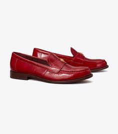 Red Loafers, Designer Flats, Loafers Style, Fashion Board, Footwear Design Women, Scalloped Edges, Handbag Shoes, New Classic, Ballet Flat Shoes