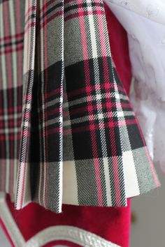 #black #scott #tartan Highland Fling, Romantic Clothes, Tartan Fashion, Dancing Costumes, Scottish Fashion