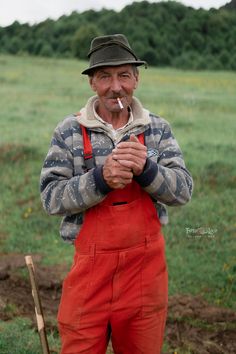 You said traditional farming is old school? . . . . . #man #grass #hat #outdoors #person #field #nature #jacket #suit #farmer #clothing #one #soil #outdoor #farm #people #coat #smoke #portrait #wearing #elderly #farming #holding #finger #leisure #standing #recreation #summer #green #smoking Old Man Gardener, Gnomecore Outfit, Farm Outfit Men, Farmer Outfits Men, Farmer Outfit Women, Farming Outfits, Farming Fashion, Farming Clothes, Farmer Clothes