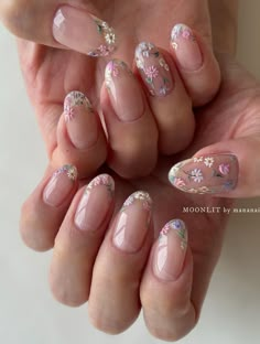 Floral Nails With Rhinestones, Floral Prom Nails, Light Pink Floral Nails, Peony Nail Art, Dainty Flower Nails, Dried Flowers Nails, Floral Gel Nails, Bridgerton Nails, Nails Floral