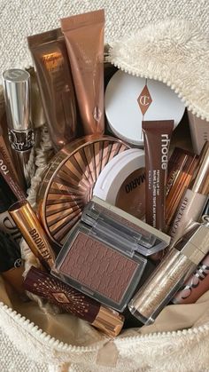 Beauty Hair Makeup, Girls 16, Makeup Items, Beautiful Makeup, Makeup Inspo, Makeup Routine, Glow Up?, Makeup Nails, Lip Makeup