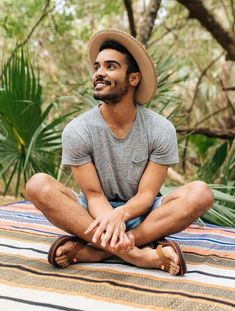 Flip Flops Outfit, Flops Outfit, J Crew Looks, Summer Wear Men, Speedo Swimwear, Abercrombie Men, Hoodies Men Style, Mens Summer Outfits, Spring Outfits Men