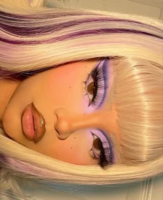 Stens Makeup, Y2k Eyeshadow Looks, Brats Makeup Look, Make Up Bratz, Bratz Doll Makeup Look, Etheral Make Up, Cool Eyeshadow Looks Creative, Bratz Eye Makeup