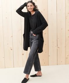 Half-sweater, half-coat, all-cozy. Yak is super-soft, lightweight, and easy to layer. @jennikayne #jennikayne Updating Closet, Gray Pants Outfit, Jenni Kayne Sweater, Fashion Winter 2022, Winter Capsule Outfits, Black Capsule Wardrobe, Black Cardigan Outfit, Cardigan With Jeans, Jeans Gris