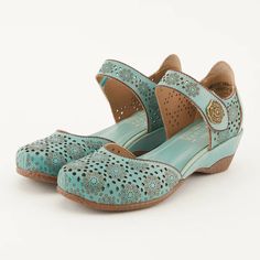 L'ARTISTE AMERICANA SHOE by L'ARTISTE – Spring Step Shoes Artistic Shoes, L'artiste By Spring Step, Spring Step Shoes, Painting Leather, Leather Wedge Sandals, Artist Style, Clogs Shoes, Leather Wedges, Spring Shoes