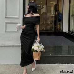 Olivia Mark - Shoulder Pleated Bodycon Dress with Side Slits - Formal and Elegant Maxi Dress Off Shoulder Evening Dress, Long Formal Gowns, Modern Party, Evening Dresses With Sleeves, Elegant Maxi Dress, Dress Sleeve Styles, Hip Dress, Slim Dresses, Types Of Skirts