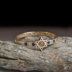 Joodse ster Ring met saffieren  Magen david jewelry  door ARDONN David Ring, Horn Pendant Necklace, Jewish Star, Jewish Jewelry, Dainty Gold Rings, Moon Pendant Necklace, Swarovski Necklace, Birthday Ring, Diamond Star