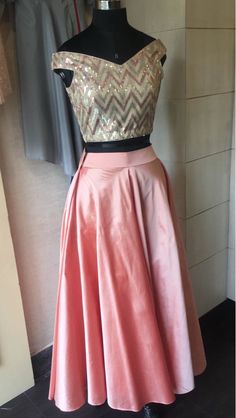 Sequin Crop Top And Skirt, Dresses From Saree, Crop Top And Skirt Indian, Modern Lehenga Designs, Golden Blouse Design, Skirt And Top Outfits, Plain Lehenga, Lehenga Top, Floral Skirt Outfits