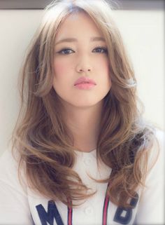 Perm Waves, Japanese Perm, Portrait Japanese, Middle Hair, Hair Color Caramel, Haircut Types, Caramel Hair, Daily Hairstyles