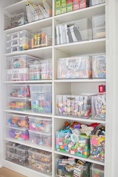 Tidy Wardrobe, Homeschool Room Design, Toy Room Organization, Craft Closet Organization, Kids Toy Organization, House Organisation, Playroom Storage