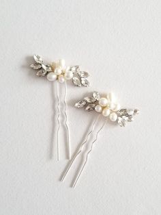 FRESHWATER PEARL WEDDING HAIR PINS These pretty sparkly pins are handcrafted using crystals and genuine freshwater pearls. They are available in silver or gold metal with cream colored pearls. Each component is hand wired on using non-tarnish wire. They work beautifully in up-dos, braids or buns and you can use additional bobby pins to secure them into your hair, if you are wearing your hair down you can request that they be made with a small alligator clip or comb. The listing is for clear crys Wedding Hair Pins Crystal, Pearl Hair Pin Wedding, Pearl Wedding Hair, Pearl Bridal Hair, Bridal Hair Pins Pearl, Colored Pearls, Crystal Colors, Wedding Hair Clips, Pearl Bridal