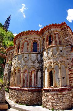 an old building made out of stone and brick