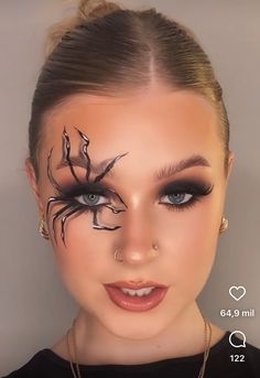 Spider Makeup Halloween Easy, Spiderweb Makeup, Halloween Spider Makeup, Glitter Halloween Makeup, Halloween Transformation, Spider Lady, Unique Halloween Makeup, Spider Makeup