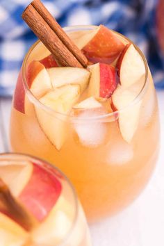 an apple cider is garnished with cinnamon and apples