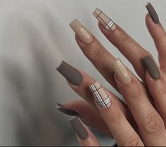 Burberry Nails Brown, November Square Nails, Thanksgiving Nail Ideas Simple, November Nails Simple, Dark Fall Nails Designs, November Nails Acrylic, Nails And Outfits, Matte Brown Nails, Brown Nails For Fall