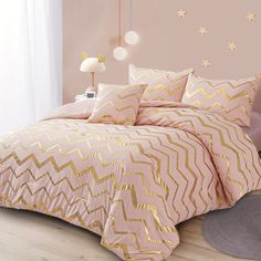 PRICES MAY VARY. 【PERFECT FOR HOME DECOR】Cute pink color comforter with metallic rose gold geometric print complemented with solid pink reverse, matching 1 pillowcase and 1 decorative pillowcase, it blends perfectly into a girl's bedroom. A shimmering bed set with a cozy feeling, girl will love it! Modern style with stunningly eye catching glamorous design to match your diva personality. 【SOFT MICROFIBER】Premium lightweight microfiber fabric that is breathable and the insulation offers a delicat Rose Gold Bedding, White And Gold Bedding, Rose Gold Bed, Gold Comforter Set, Gold Bedding Sets, Girls Comforter Sets, Pink Comforter Sets, Gold Bedding, Cream Bedding