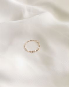 Minimalist Pearl Ring | Thin Chain Ring in Gold Filled or Sterling Silver | IB Jewelry Expensive Wishlist, Gemstone Ring Design, Cute Promise Rings, Chain Ring Gold, Tiny Jewelry, Finger Bracelets, Must Have Jewelry, Tiny Rings, Couple Wedding Rings