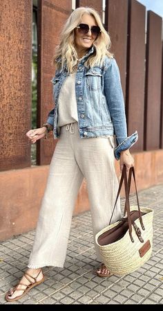 Fall Wardrobe Essentials, Over 60 Fashion, Casual Work Outfits, 가을 패션, Fashion Over 50, 50 Fashion, White Pants