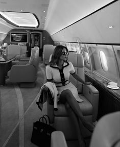 Rich Women Lifestyle, Wealthy Lifestyle, Money Girl, Wealthy Women, Luxury Lifestyle Women, Rich Lifestyle, Luxury Lifestyle Dreams