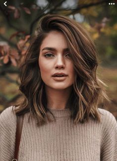 Rambut Brunette, Fall Hair Cuts, Fall Hair Color For Brunettes, Fall Hair Trends, Brunette Balayage Hair, Haircuts For Medium Hair, Hair Color And Cut, Fall Hair Color, Medium Hair Cuts