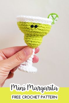 free crochet pattern for a mini margarita Crochet Margarita Pattern, Mini Margaritas Crochet, Things To Crochet For The Summer, Nurse Crochet Ideas, Crochet Summer Items, Mini Crochet Projects Ideas, Summer Crochet Patterns Free Easy, Cute Mini Crochet Ideas, Crochet Martini