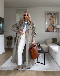 Birkenstock Street Style, Georgina Lennon, Birkenstock Clog Outfit, Clog Outfit, Winter Mode Outfits, Trench Coat Outfit