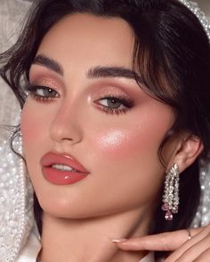 Glowy Engagement Makeup, Pinky Soft Glam Makeup, Afternoon Wedding Makeup, Coquette Wedding Makeup, Pink Tone Bridal Makeup, Tan Skin Wedding Makeup, Glowy Light Makeup, No Makeup Look For Wedding, Pinky Glowy Bridal Makeup