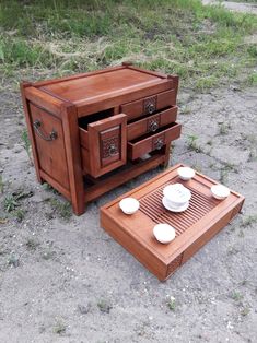 two pieces of wood sitting on the ground next to each other with bowls in front of them