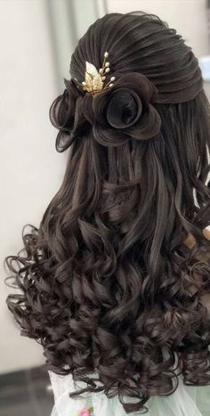 Curl Hairstyles, Quince Hairstyles With Crown, Hoco Hair Ideas Updo Hairstyle, Quinceanera Hairstyles, Hoco Hair Ideas Medium, Quince Hairstyles, Trendy Wedding Hairstyles, Short Wedding Hair, Hoco Hair Ideas