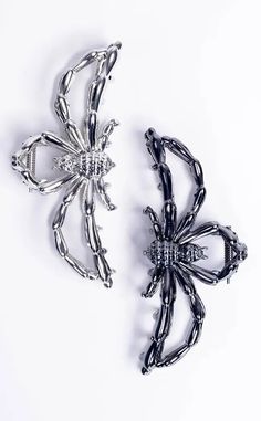 Untangled Web Spider Hair Claw Clip-Gothic Jewellery-Tragic Beautiful Spider Hair, Gothic Hair Accessories, Long And Thick Hair, Gothic Hair, Web Spider, Gothic Hairstyles, Young Sheldon, Hair Claw Clip, Metal Hair