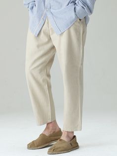 Editor's NotesHALBKREIS' wide-fit pants are made of linen blended fabric, giving a breathable and comfortable feeling.- Button and zipper closure- Durable and breathable fabric- Linen blended material- Wide fit silhouette- Versatile itemMeasurements (in.)S/M/L- Length: 35.23 / 35.62 / 36.02 in.- Waist: 15.15 / 16.14 / 17.12 in.- Thigh: 13.58 / 13.97 / 14.37 in.- Front rise: 12.40 / 12.79 / 13.18 in.- Hem: 7.24 / 7.51 / 7.79 in.*Model InformationMan - Height: 5'83 Fitting size SComposition & Care- 85% Linen, 15% Cotton- Dry Clean- Hand wash in lukewarm water- Do not tumble dry- Do not bleachDesigner- by HALBKREIS Casual Flax Bottoms For Summer, Casual Summer Bottoms In Flax, Casual Summer Flax Bottoms, Cream Linen Workwear Pants, Cream Linen Pants For Work, Cream Linen Tapered Leg Bottoms, Cream Linen Pants With Pockets, Khaki Linen Bottoms With Pockets, Relaxed Fit Linen Pants In Khaki