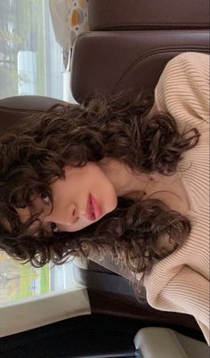 Curly Brown Hair With Bangs, Curly Hair Down, Wispy Bangs Curly Hair, Bangs Brown Hair, Mrs Bella, Color Natural Hair, Curly Haircut, Natural Curly Hair Cuts, Curly Hair Photos