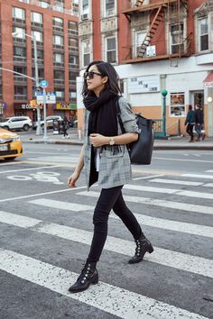 Edgy Style Work Outfits, Black Leather Backpack Outfit, Winter Boot Work Outfits, Casual Outfits With Backpack, Professional Combat Boots Outfit, Uniform Fashion Work, Corporate Edgy Work Outfits, Edgy Business Casual Outfits For Women, Edgy Classic Style Work Outfits