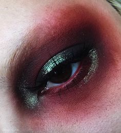 Red Shadow, Vampire Makeup, Alt Makeup, Brown Eye, Trendy Makeup