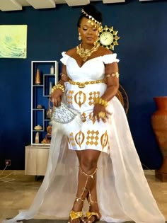 White Wedding Guest Dresses, Ghanaian Wedding, Lace Dress Classy, African Bride, Kente Cloth, African Wedding Dress, Short African Dresses, Best African Dresses, African Print Dress Designs