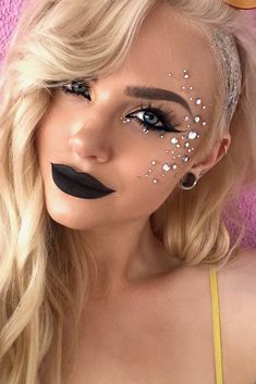 30 Coachella Makeup Inspired Looks To Be The Real Hit Coachella Make-up, Extreme Make-up, Look Da Festival, Carnaval Make-up, Coachella Makeup, Festival Makeup Rave, Festival Makeup Glitter, Festival Make Up