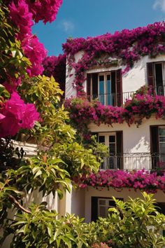 "Transform your outdoor space with these beautiful balcony garden designs! Create a peaceful retreat with vibrant flowers, greenery, and stylish decor. These ideas work wonders for small or large balconies. Turn your balcony into a blooming paradise!" Beautiful Balcony, Large Balcony